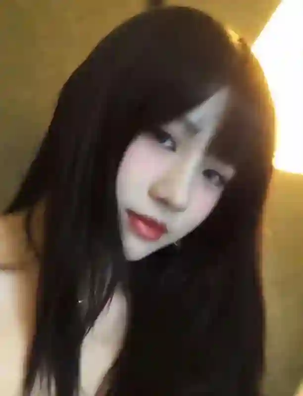 汪峰的大女儿集中了父母的优点，越大越美，简直是绝世美女
