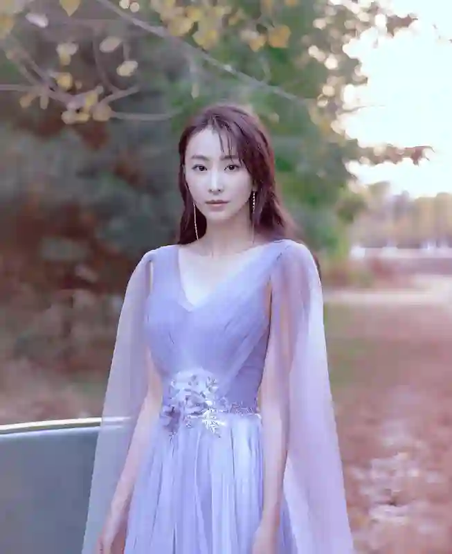 出道零绯闻,为戏弃空姐,戏红却人不火的女演员