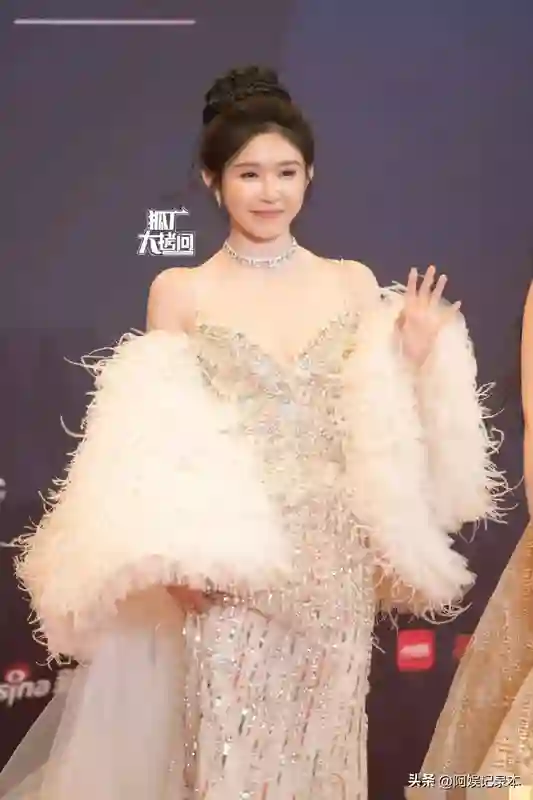 短剧女神们卸掉美颜后，颜值到底如何？谁能撑起屏幕魅力？