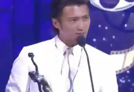 演唱会这4天，谢霆锋与儿子越发亲密，张柏芝一反常态，回忆旧事