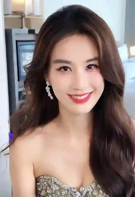 一手好牌打的稀碎，拿离婚当噱头、“背刺”星爷的黄圣依令人唏嘘