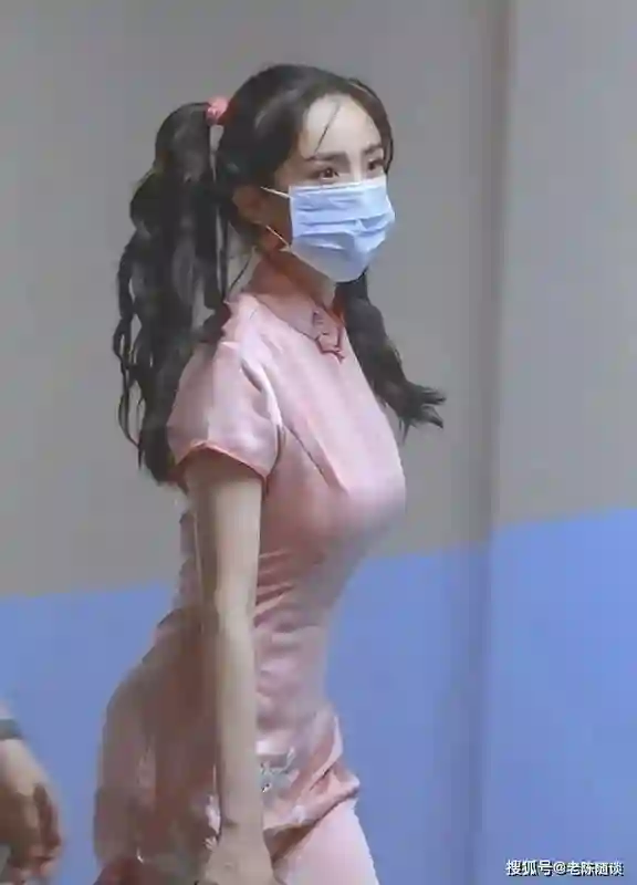 中国五大丰满女神！张雨绮沙漏腰 + 徐冬冬小麦腿，网友看呆！