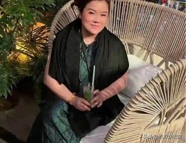 她41岁嫁入豪门，44岁为81岁刘诗昆生下女儿，48岁又生下二胎儿子