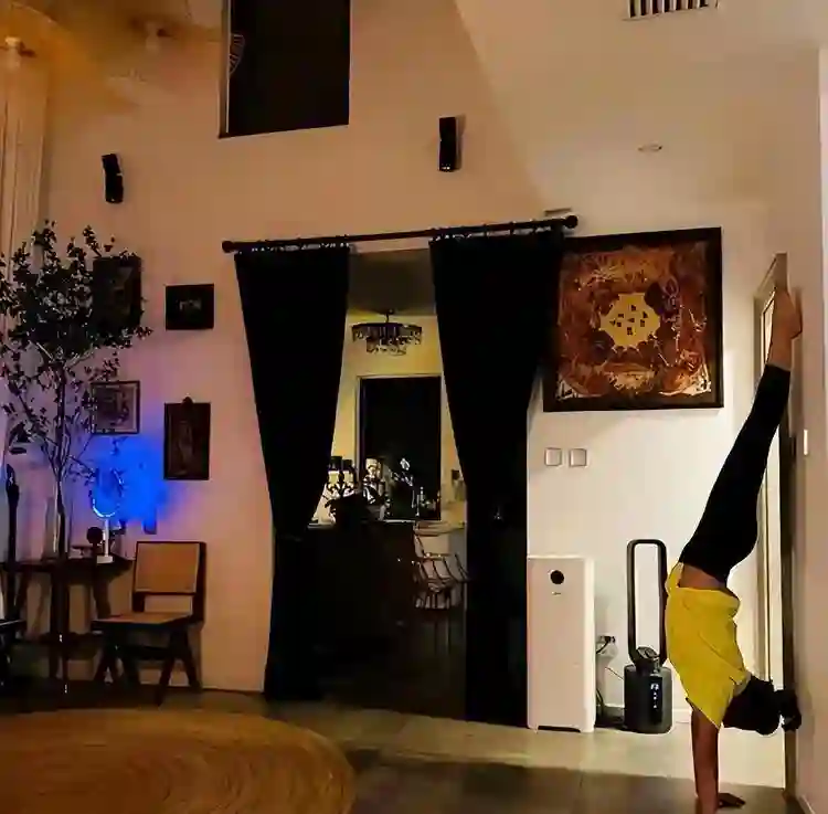 直到看完殷桃的家，终于明白她45岁却不着急结婚生子的原因了