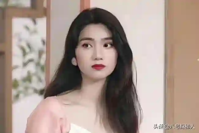 被大佬捧上位，与富商闪婚闪离，未婚生子遭抛弃的她，后来怎样？
