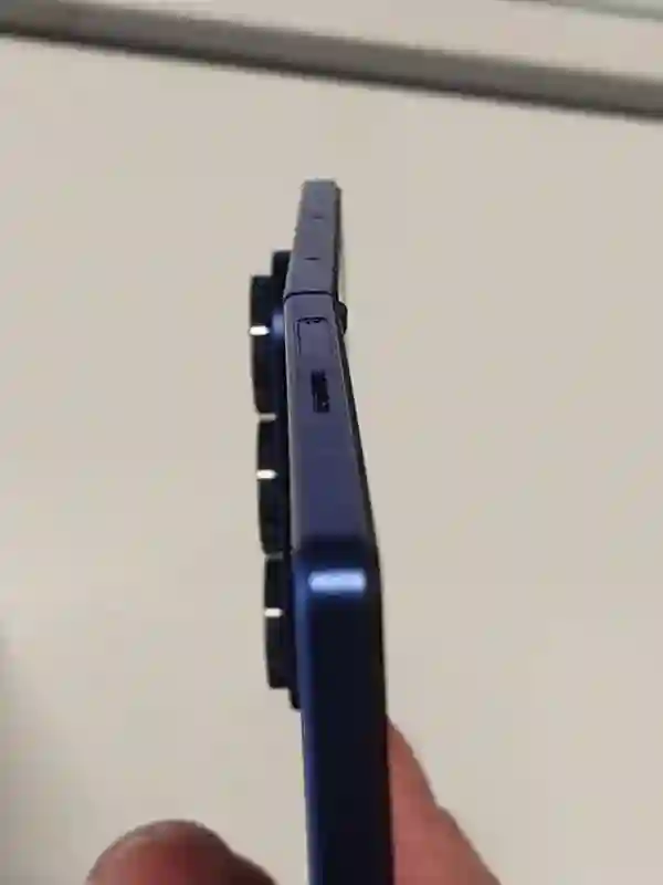 部分三星Galaxy Z Fold7的折叠屏盖板被发现无法完全打开