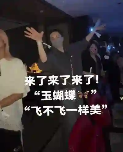 演唱会这4天，谢霆锋与儿子越发亲密，张柏芝一反常态，回忆旧事