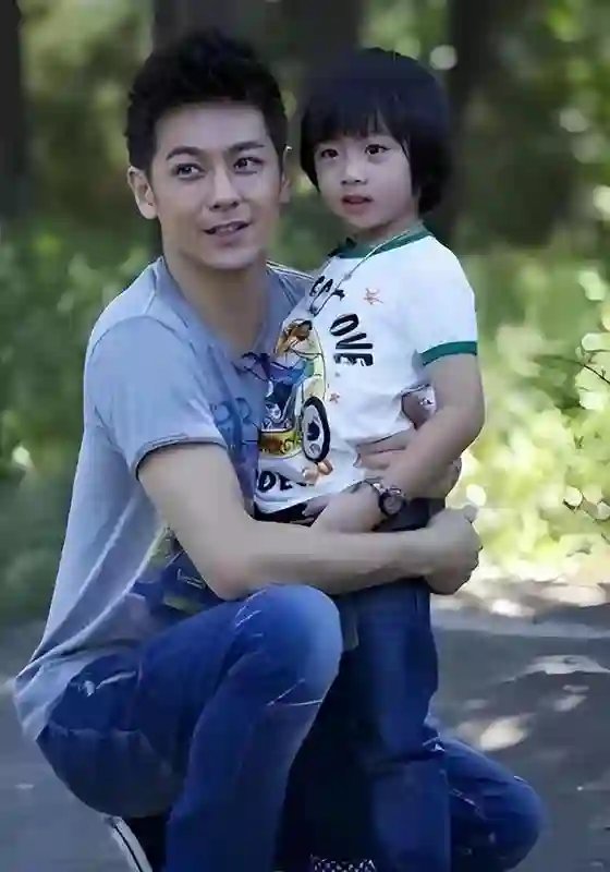 林志颖儿子kimi没长残，完美继承爸爸的高颜值，侧颜像极了王子