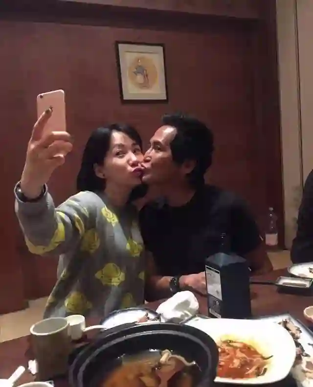 孙丽雅：嫁大24岁歌手齐秦，婚后连生两胎，一家四口其乐融融