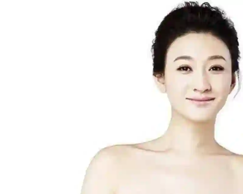 “冻龄女神”李小冉：情人害男友惨遭砍伤，陷害网暴致命打击
