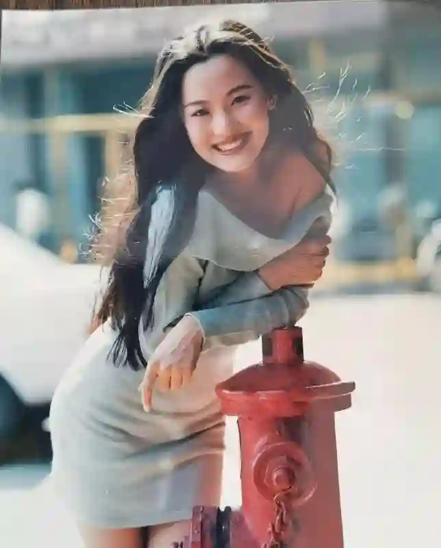 王菲也没想到，自己抛弃的前男友栾树，如今在咏梅手里闪闪发光
