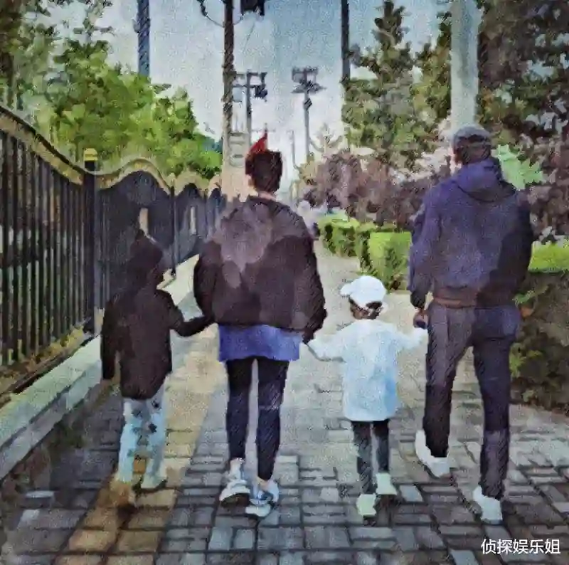 靳东老婆近照曝光，怼脸视角颜值惊艳，零皱纹却已满头白发