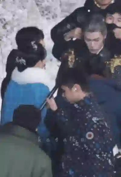 不知道的还以为你俩官宣结婚了…
