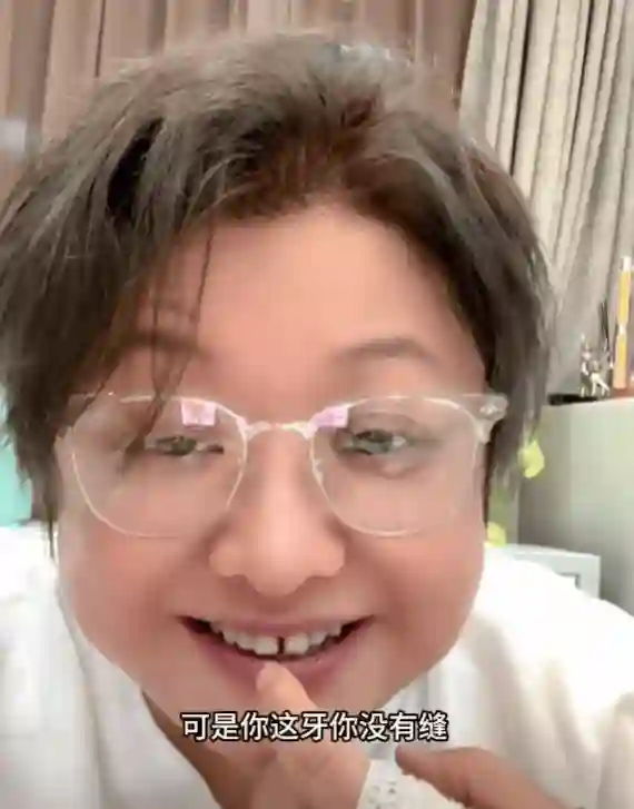 53岁韩红近照瘦到认不出！网友惊呼：不敢相信