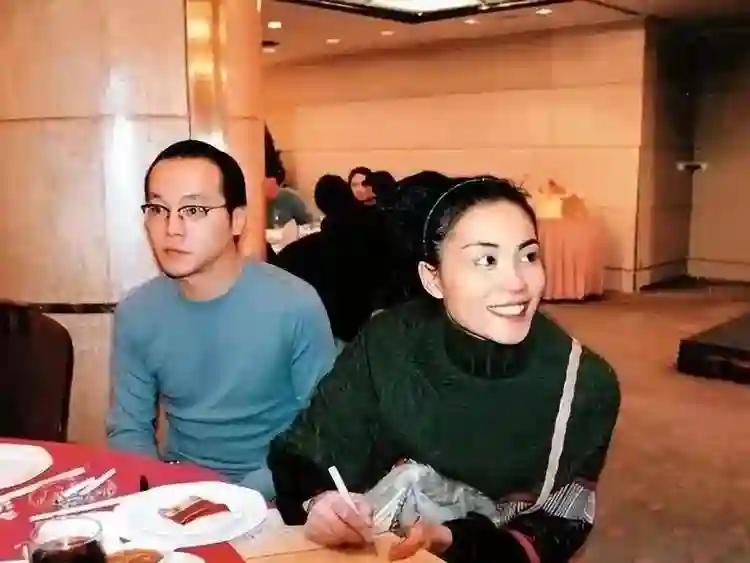 56岁窦唯现状：秃头发福，像公园遛弯大爷，与王菲像是两代人