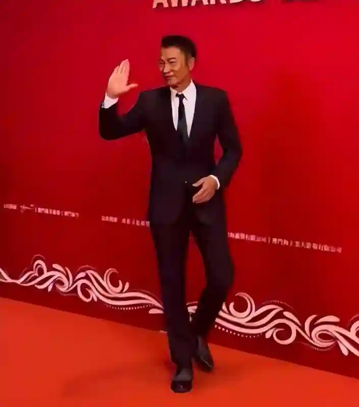 这一夜，娱乐圈的“捧高踩低”被体现的淋漓尽致 ，有人欢喜有人忧