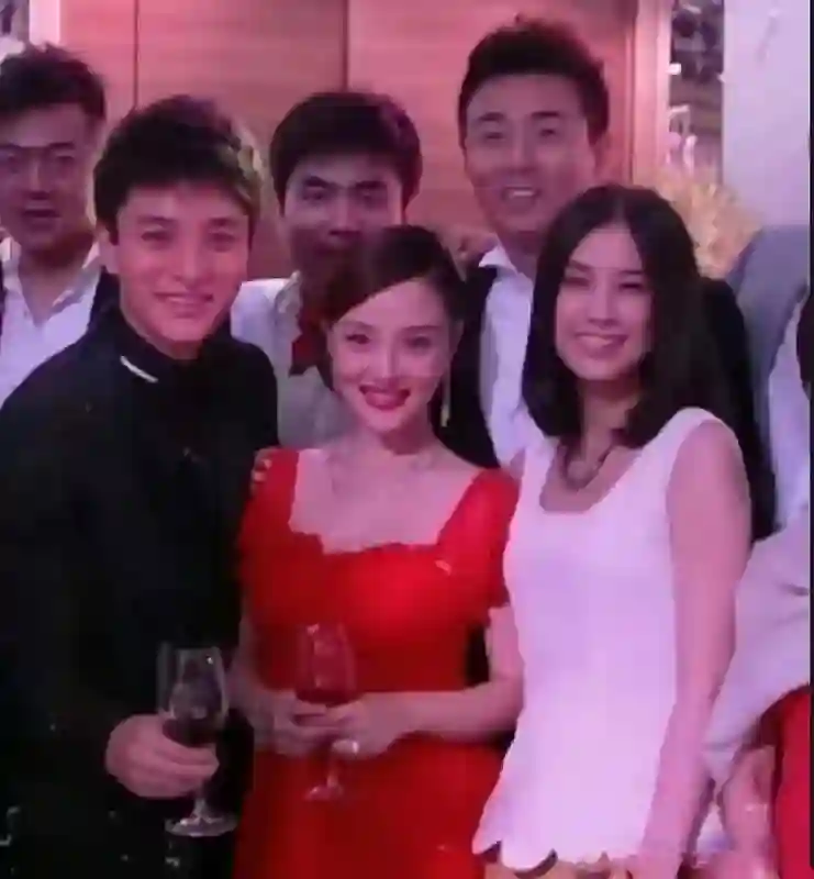 黄圣依自曝初恋贾乃亮，网友：被前妻绿、前夫渣，复合更好？