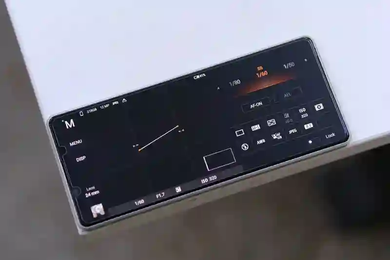 iPhone 上的拍照键：既不快捷，也不方便