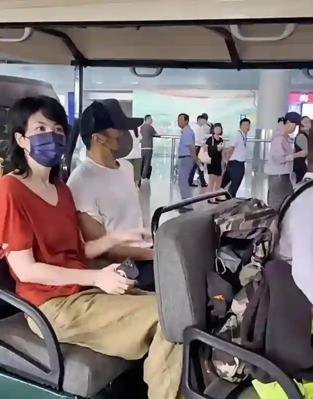 谢霆锋陪王菲恩爱度假，前妻张柏芝的“反击”，是谢霆锋没想到的