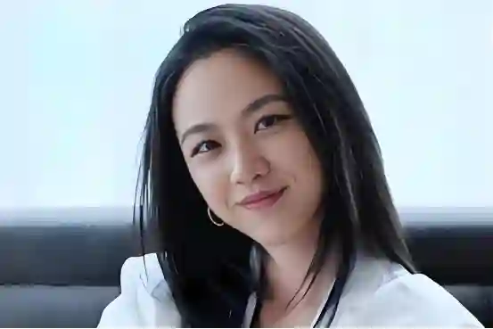 “一脱成名”后消失，45岁在韩国种菜养鸡的汤唯，终于得到了安稳