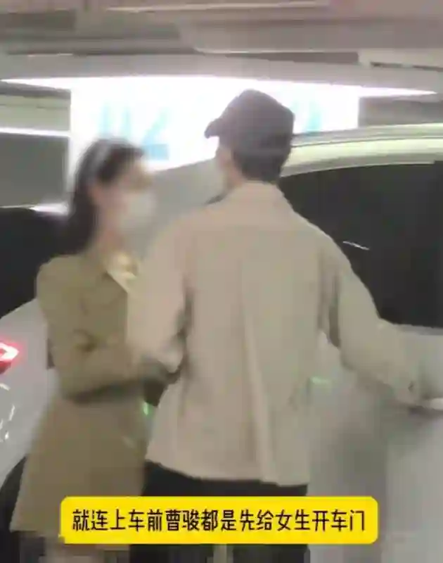 曹骏陪女友看病新恋情曝光！小鸟依人比蓝盈莹合适，帮开车门好甜