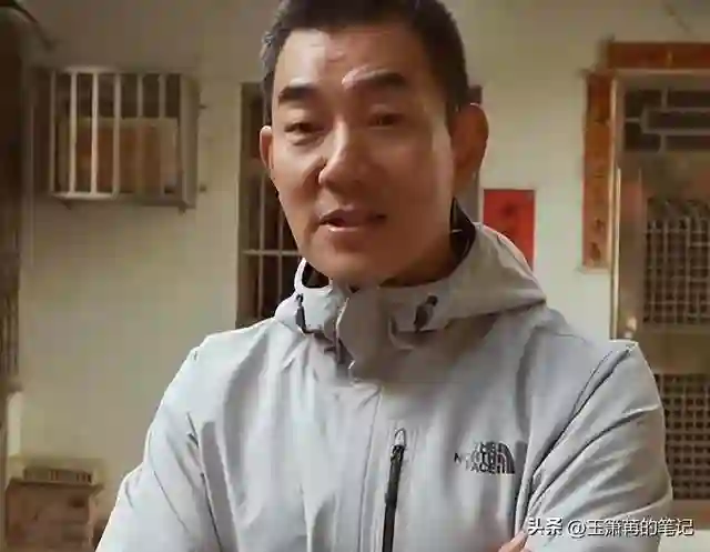 58岁任贤齐现状：回武汉翻修老宅，把父母宠成宝，一家六口很幸福