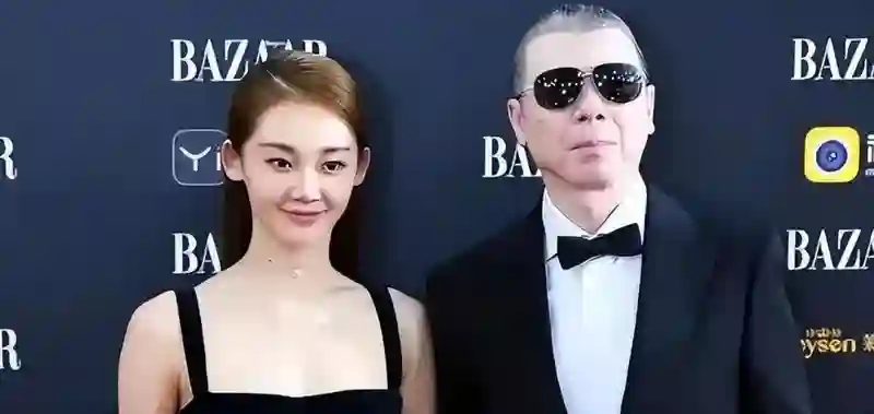 嫁给郑恺五年后，冯小刚直言苗苗虚伪，竟踏上新的人生轨迹