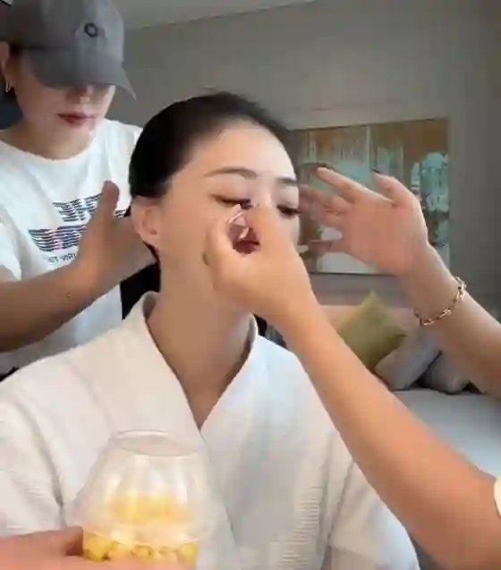 蒋欣减肥被怼，宋祖儿瘦成杆，内娱“病态”审美被马丽一句话戳穿