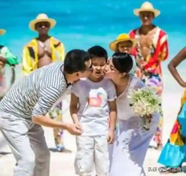 50岁蒋勤勤生图太真实了，太阳穴青筋暴起，也已经发腮了