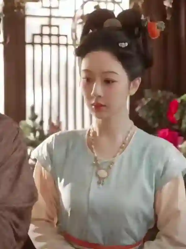内娱最大的笑话，不是外籍刘亦菲首提白玉兰，而是杨紫靠古偶二提
