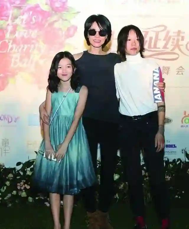 港媒放出锋菲超甜高清旧照，王菲谈谢霆锋“除了缘分还能说什么”