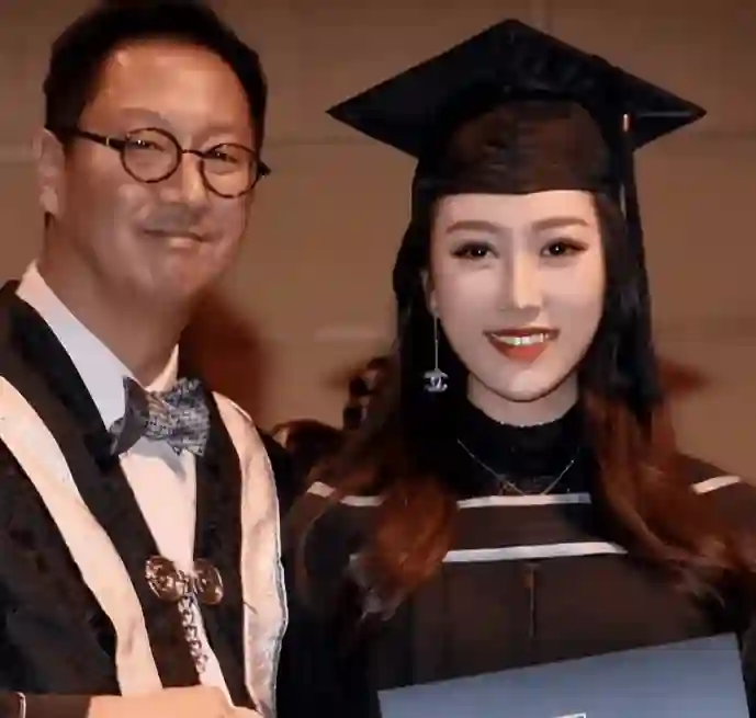 舅舅陈佩斯，外公影帝，爸爸国家一级演员，她却甘愿做网红，拒绝成明星