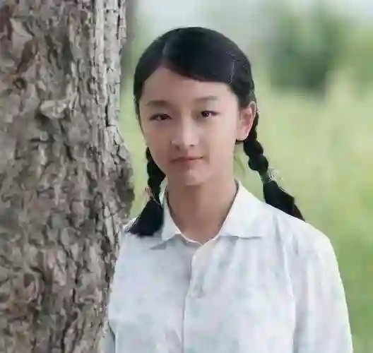 33岁周冬雨面相变了，事实证明，入圈时张艺谋的忠告，拉了她一把