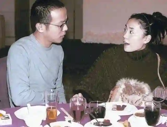 港媒放出锋菲超甜高清旧照，王菲谈谢霆锋“除了缘分还能说什么”