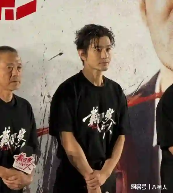 baby哭晕!黄晓明回上海与叶珂团聚!开心与网友打招呼,精神状况好
