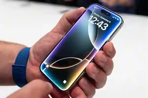 苹果方向错了！李楠评iPhone 17 Air：又薄又宽 握着不舒服