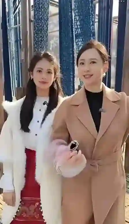 翁虹的女儿真的火出圈了：她浓眉大眼，气质<em>出众</em>，颜值赶超翁虹