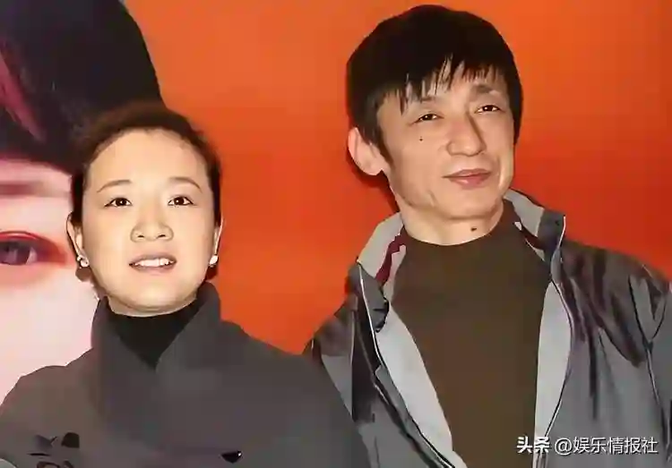 她是国家一级女演员，多次给坐轮椅丈夫戴绿帽，如今儿子也是演员