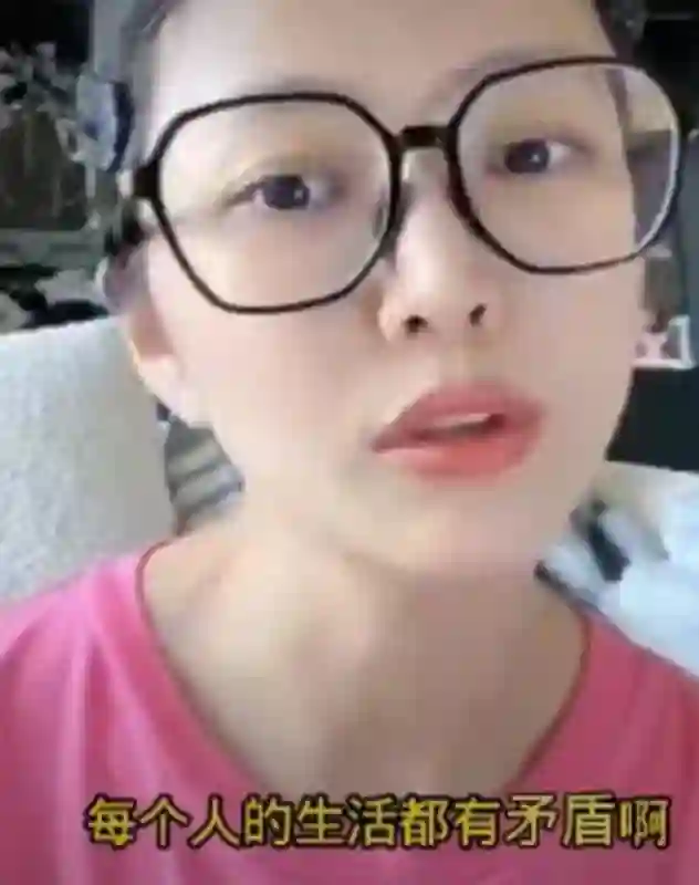 结婚4年，杜淳妻子和婆婆仍有矛盾，感叹：赚来的20%钱上交婆婆