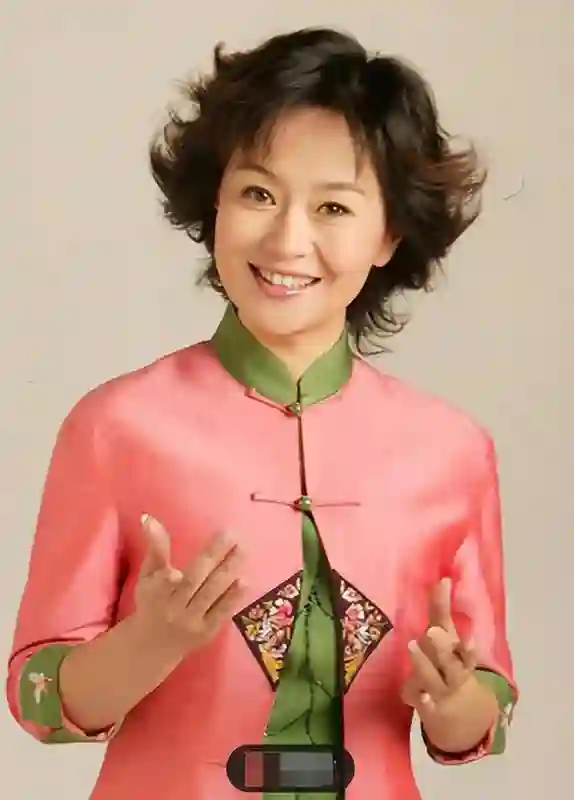 这些明星怎么都老了？鞠萍面相变了，成龙一头白，林青霞皱纹明显