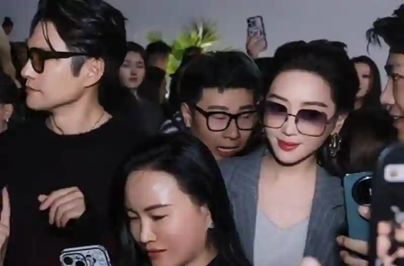 严屹宽老婆遭网友吐槽：又老又僵又作，根本配不上男神严屹宽！