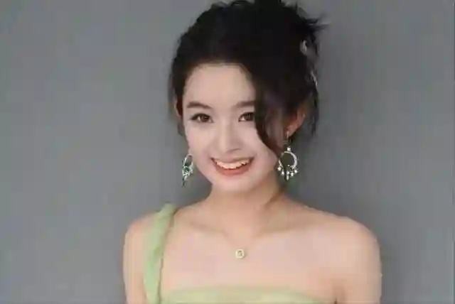 事态升级！官媒问责黄爸原单位调查草率，网友曝黄妈才是背后大佬