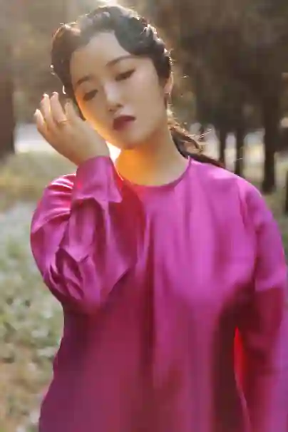 “最美导演”李珈西又惊艳了，复古造型绝了