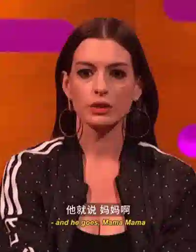还记得安妮海瑟薇吗，小儿子撞脸《小鬼当家》男主？