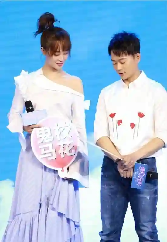 曹骏陪女友看病新恋情曝光！小鸟依人比蓝盈莹合适，帮开车门好甜