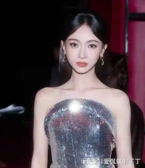 上海芭莎生图太真实，林志玲皮包骨，宋佳嫩了，被压轴的杨幂抢镜