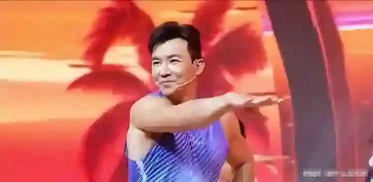 解约原公司，转投周杰伦俩月，报警自证的刘畊宏，给明星敲响了警钟