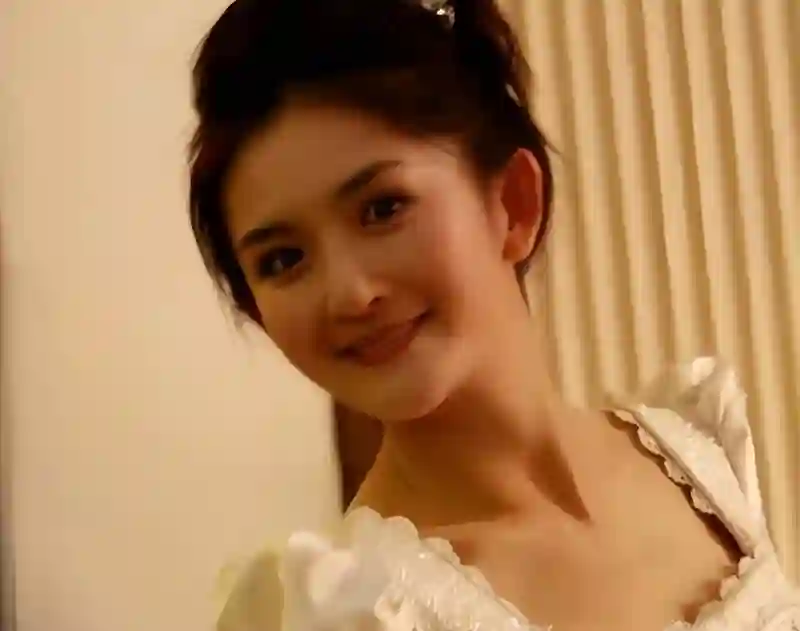 谢娜在演唱会高调撒糖，刘烨车展一脸落寞瘦成纸片人，他后悔了吗