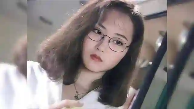 万绮雯现状：55岁肤白貌美无儿女，和丈夫长住内地，义子长得很帅