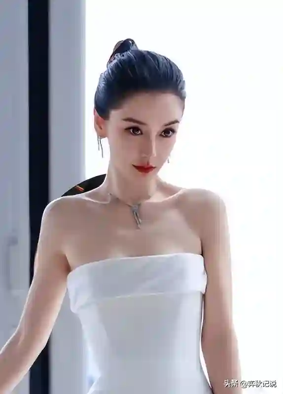 原来她就是黄晓明绯闻女友！这身材、脸蛋，难怪都说叶珂杨颖输了